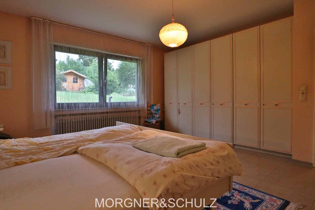 Schlafzimmer mit Gartenblick