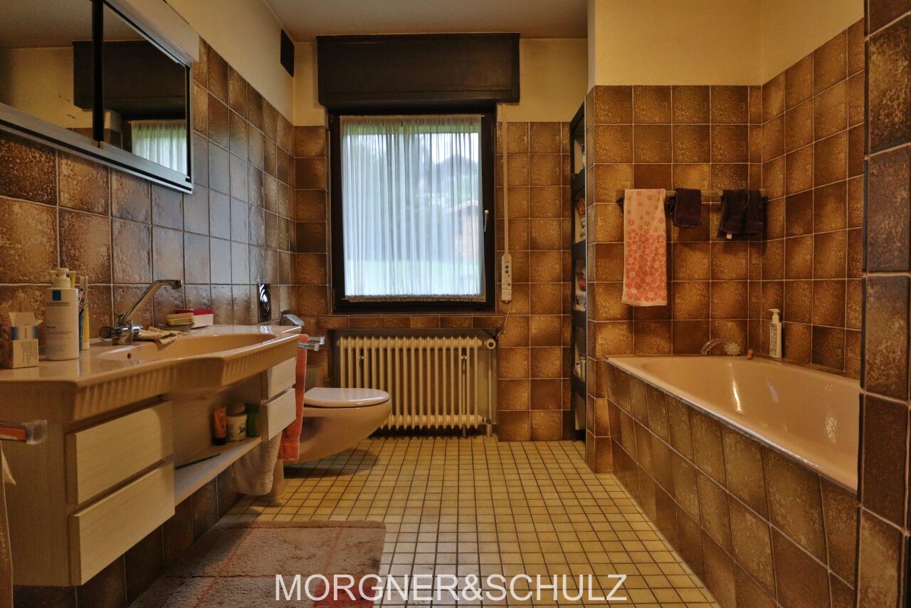 Badezimmer mit Tageslicht